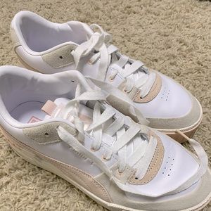 Ladies sneakers